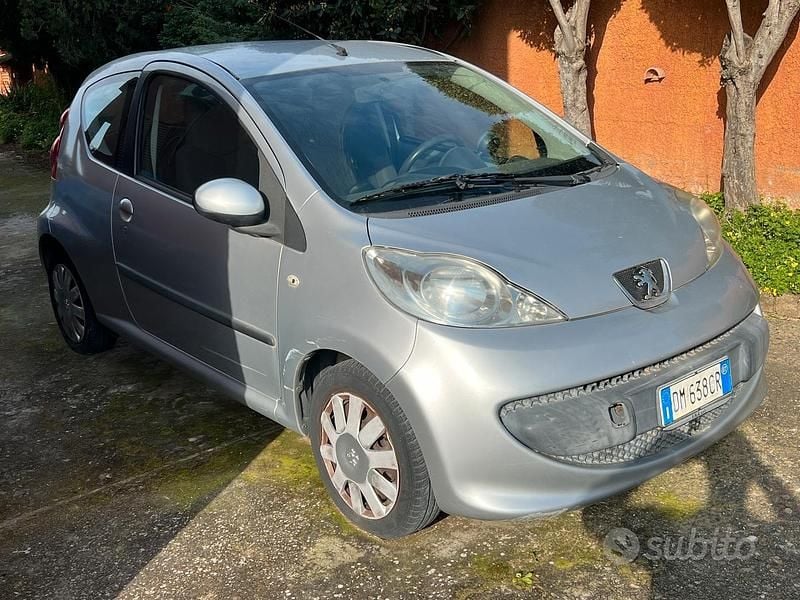 Usata Peugeot 107 68 CV (50 kW) 2007 Grigio Utilitaria