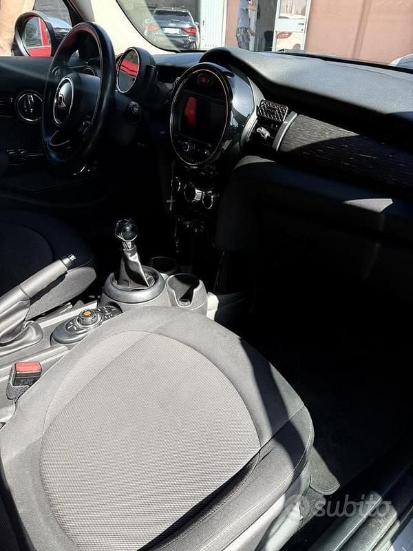 Usata Mini Cooper D 116 CV (85 kW) 2016 Blu Utilitaria