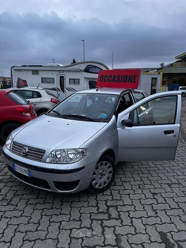Usata Fiat Punto 60 CV (44 kW) 2009 Gray Utilitaria