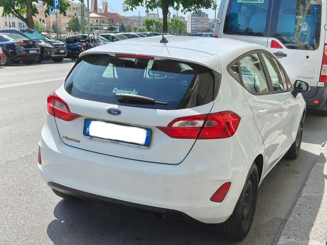 Usata Ford Fiesta 86 CV (63 kW) 2017 Bianco Utilitaria