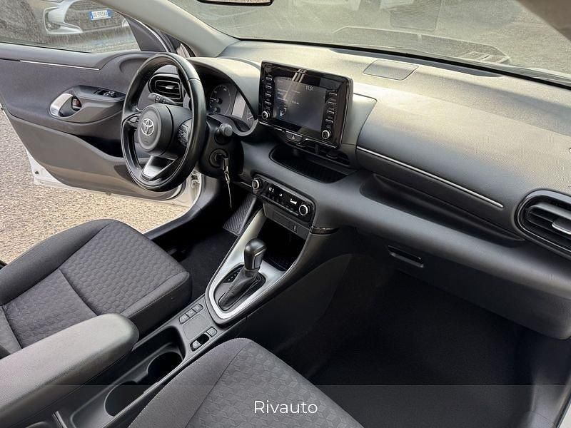 Usata Toyota Yaris Hybrid Active 116 CV (85 kW) 2023 Bianco Utilitaria