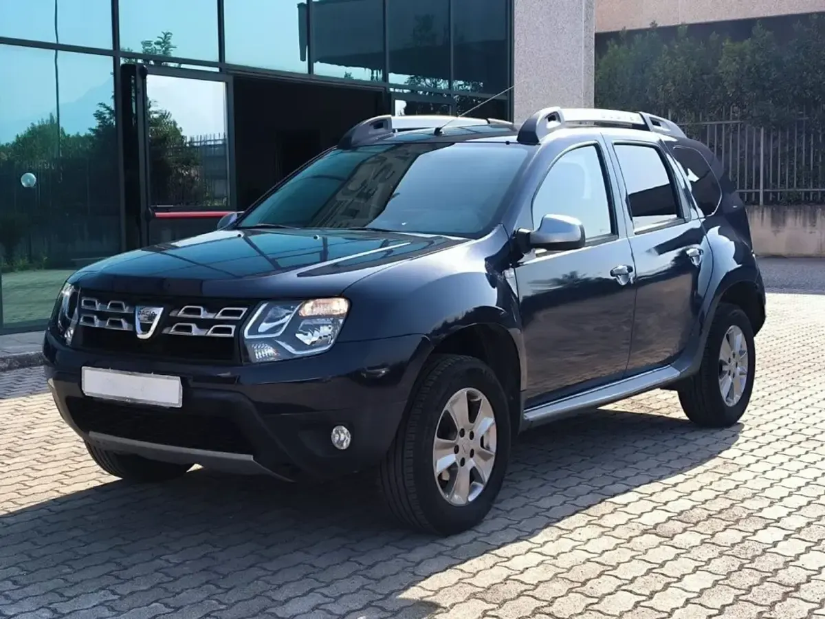 Usata Dacia Duster Lauréate 114 CV (83 kW) 2017 Blu pastello SUV