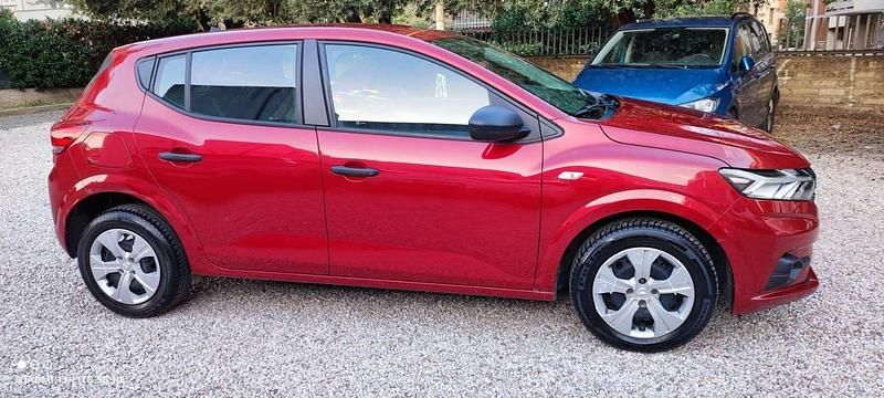 Usata Dacia Sandero Essentiel 101 CV (74 kW) 2022 Rosso Utilitaria