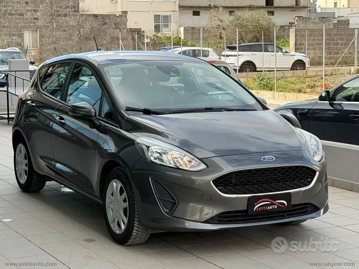 Usata Ford Fiesta 70 CV (51 kW) 2018 Grigio Utilitaria