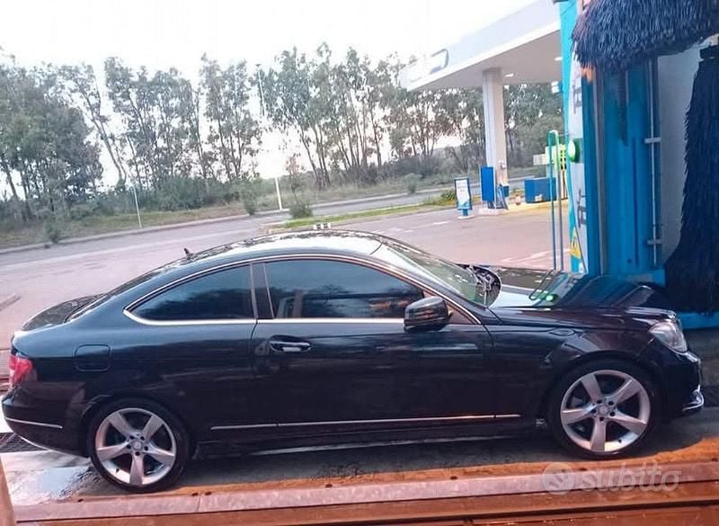 Second-hand Mercedes C220 170 CP (125 kW) 2011 Negru Coupe