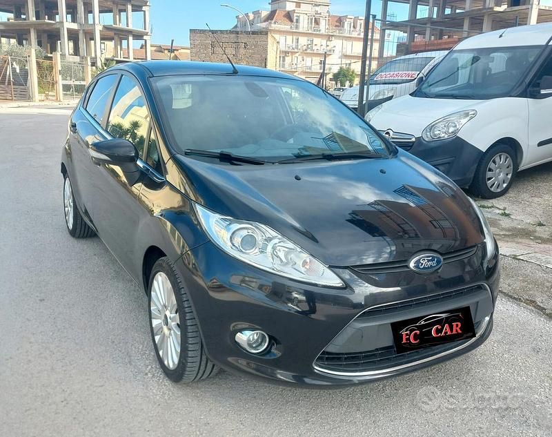 Usata Ford Fiesta Titanium 95 CV (69 kW) 2010 Nero Utilitaria