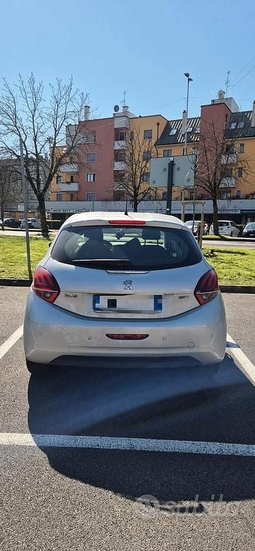 Usata Peugeot 208 Active 82 CV (60 kW) 2016 Grigio Utilitaria