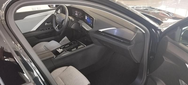 Usata Opel Astra Ultimate 130 CV (95 kW) 2024 Nero Berlina