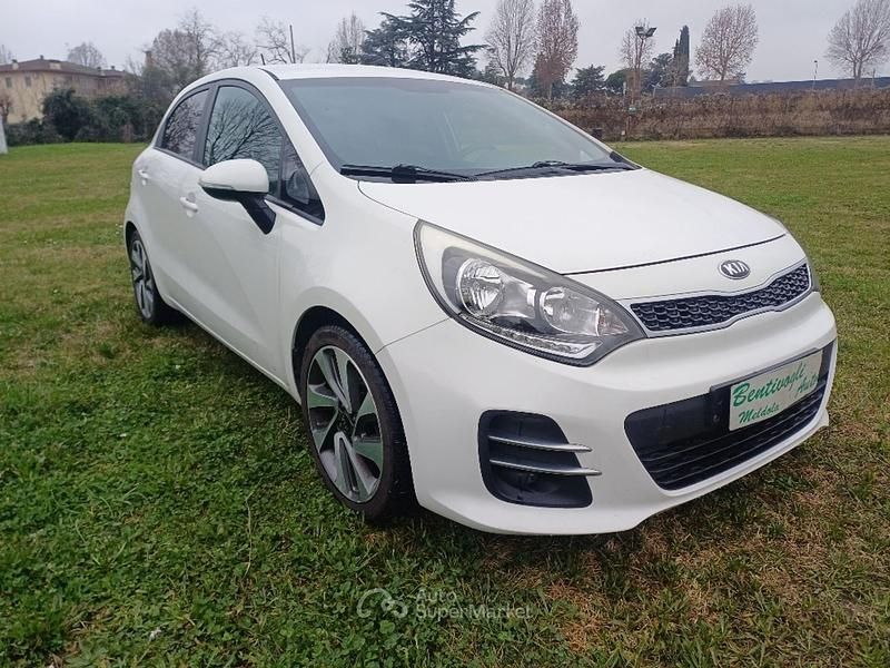 Usata Kia Rio 83 CV (61 kW) 2016 Bianco Utilitaria