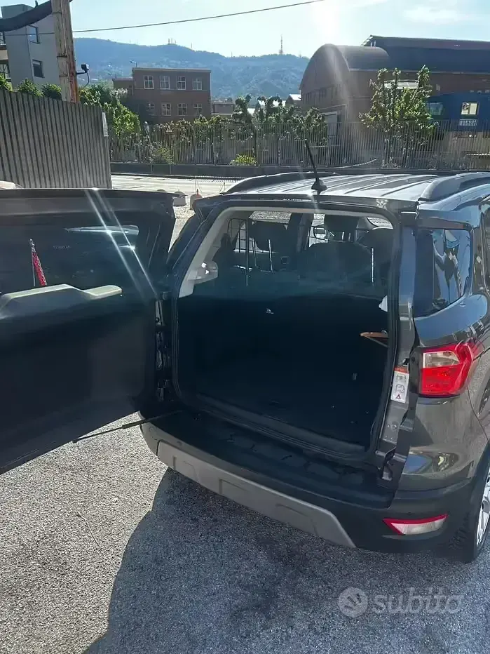 Begagnad Ford Ecosport Sport 99 HK (72 kW) 2021 Grå SUV