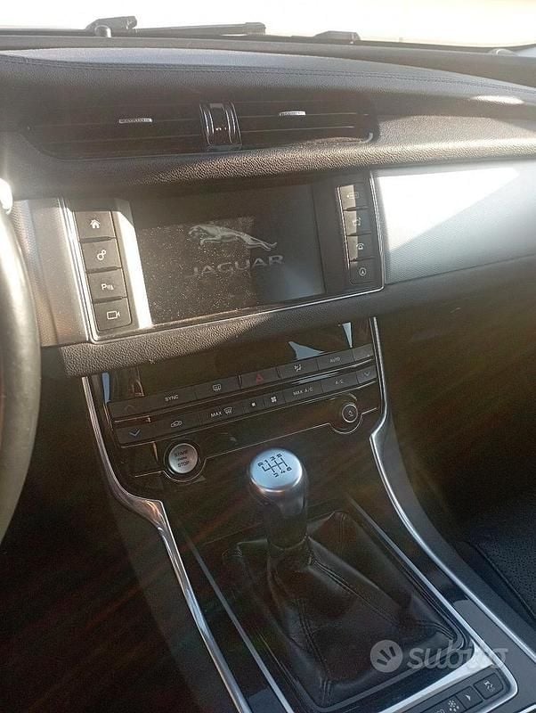 Usata Jaguar XF 240 CV (176 kW) 2015 Bianco Berlina