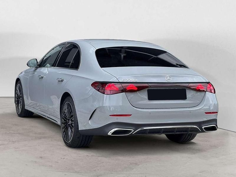 Usata Mercedes E220 AMG Line Premium 197 CV (144 kW) 2024 Grigio Berlina