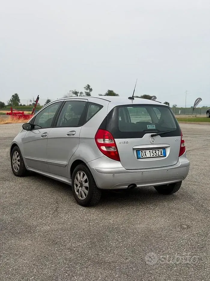 Usata Mercedes A180 Avantgarde 109 CV (80 kW) 2009 Grigio Berlina