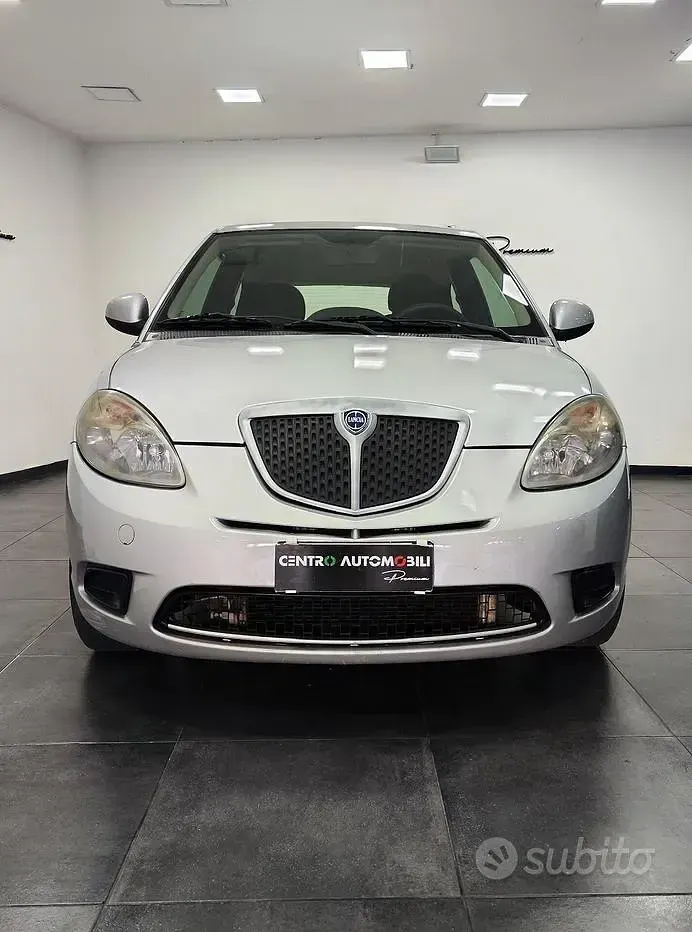 Usata Lancia Ypsilon 77 CV (56 kW) 2010 Grigio Utilitaria