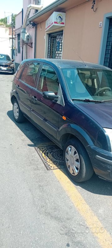 Usata Ford Fusion 68 CV (50 kW) 2004 Blu Berlina