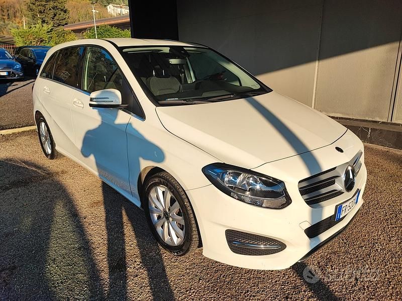 Usata Mercedes B180 Premium 109 CV (80 kW) 2018 Bianco Utilitaria