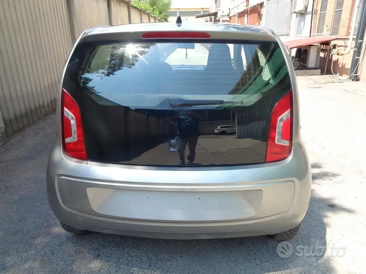 Usata VW up! take up! 60 CV (44 kW) 2015 Grigio Utilitaria