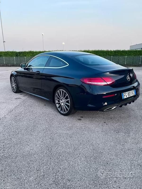 Usata Mercedes C220 Premium 170 CV (125 kW) 2017 Blu Coupé
