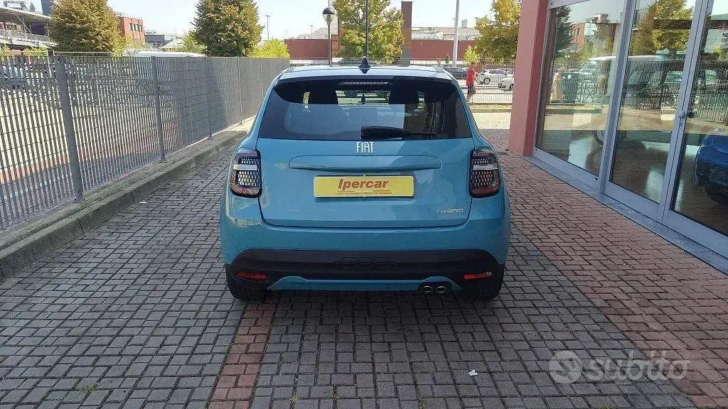 Usata Fiat 600 136 CV (100 kW) 2025 Verde SUV