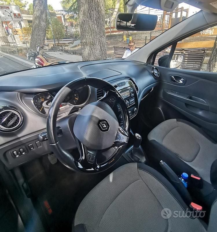 Usata Renault Captur 90 CV (66 kW) 2014 Grigio SUV