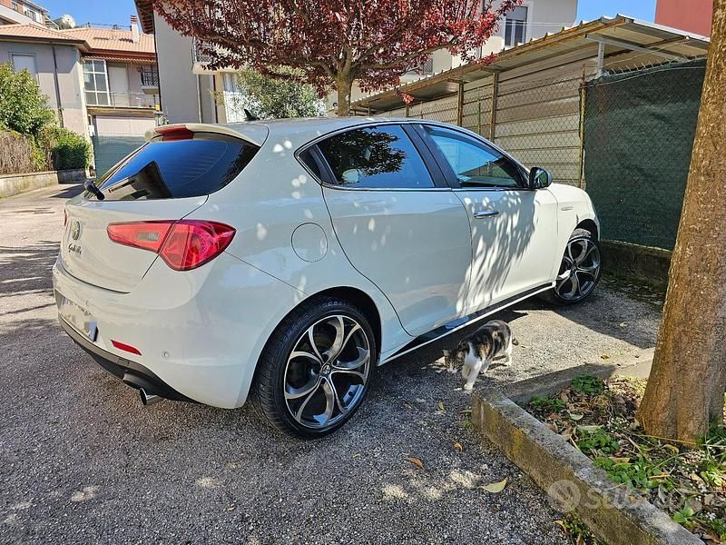 Usata Alfa Romeo Giulietta 170 CV (125 kW) 2011 Bianco Utilitaria