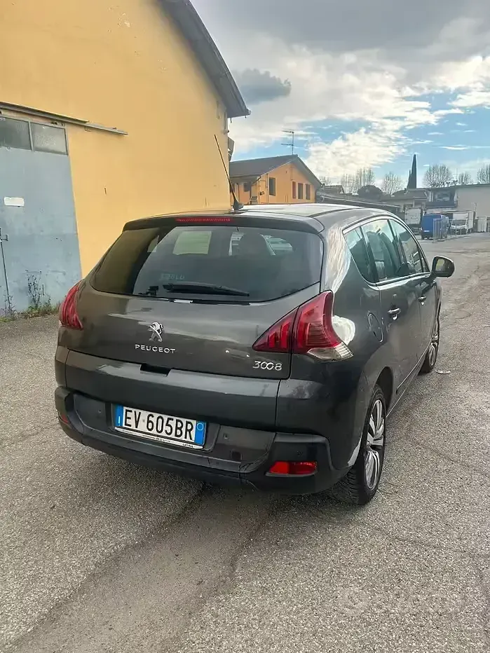Usata Peugeot 3008 115 CV (84 kW) 2014 Nero Station wagon