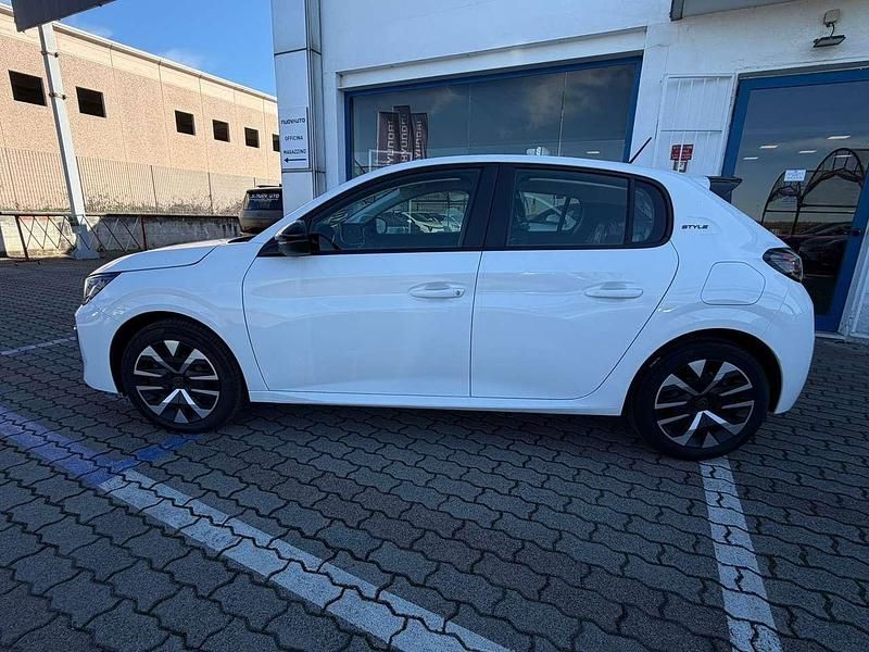 Nuova Peugeot 208 Style 101 CV (74 kW) 2025 Bianco okenite Utilitaria