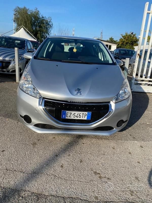 Usata Peugeot 208 Access 67 CV (49 kW) 2015 Grigio Utilitaria