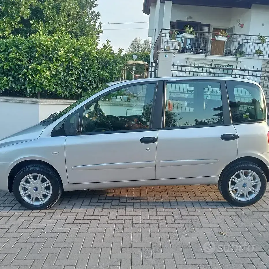 Usata Fiat Multipla 103 CV (75 kW) 2007 Grigio Monovolume