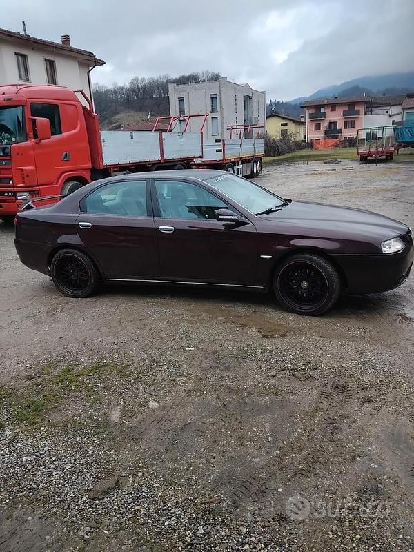 Usata Alfa Romeo 166 150 CV (110 kW) 2004 Rosso Berlina