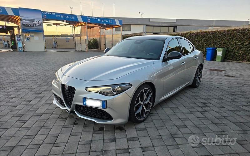 Usata Alfa Romeo Giulia Tech Edition 190 CV (139 kW) 2019 Argento Berlina