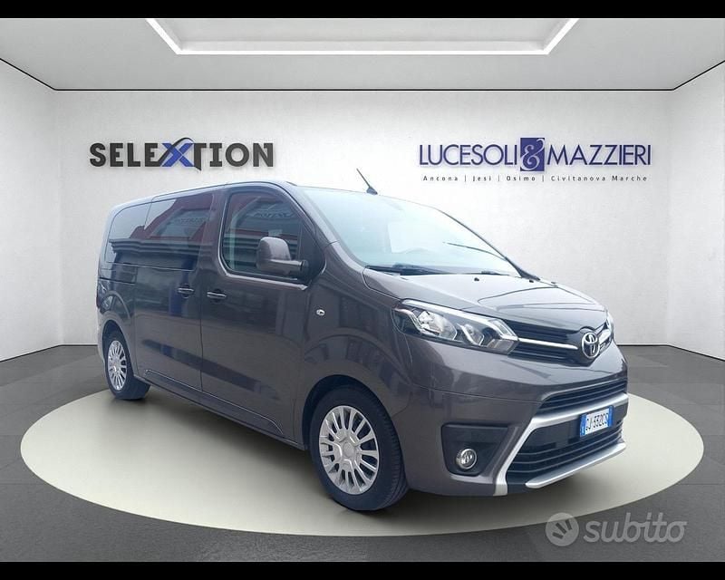 Usata Toyota Proace Verso Lounge 144 CV (105 kW) 2022 Grigio Station wagon