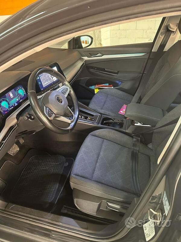 Usata VW Golf VIII 115 CV (84 kW) 2021 Grigio Utilitaria