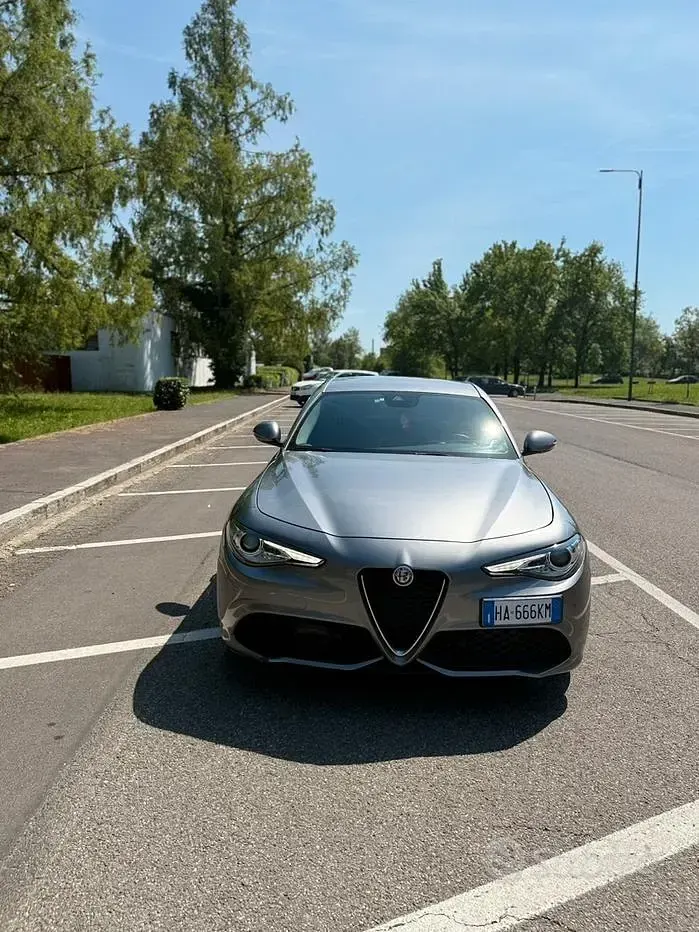 Usata Alfa Romeo Giulia 210 CV (154 kW) 2017 Grigio Berlina