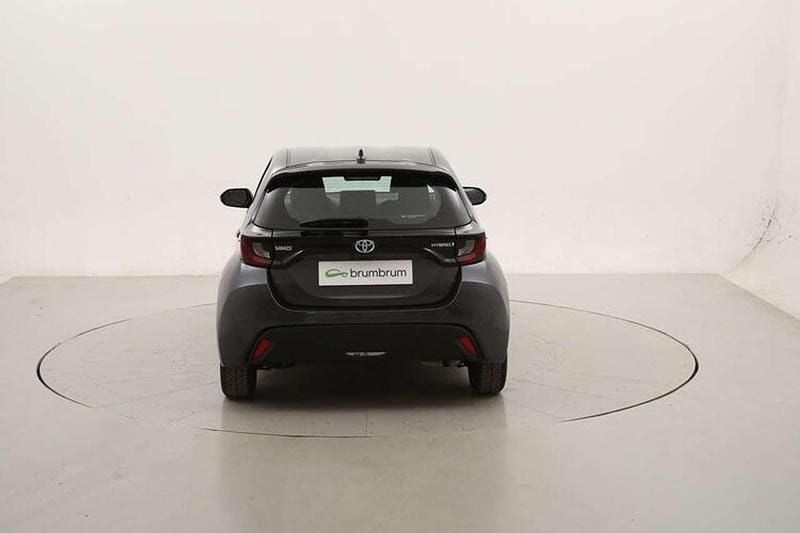 Usata Toyota Yaris Hybrid Business Edition 116 CV (85 kW) 2022 Grigio Utilitaria