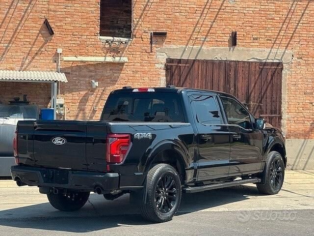 Nuova Ford V8 Lariat 402 CV (295 kW) 2025 Nero SUV