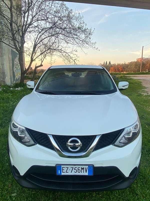 Usata Nissan Qashqai Tekna 110 CV (80 kW) 2015 Bianco SUV