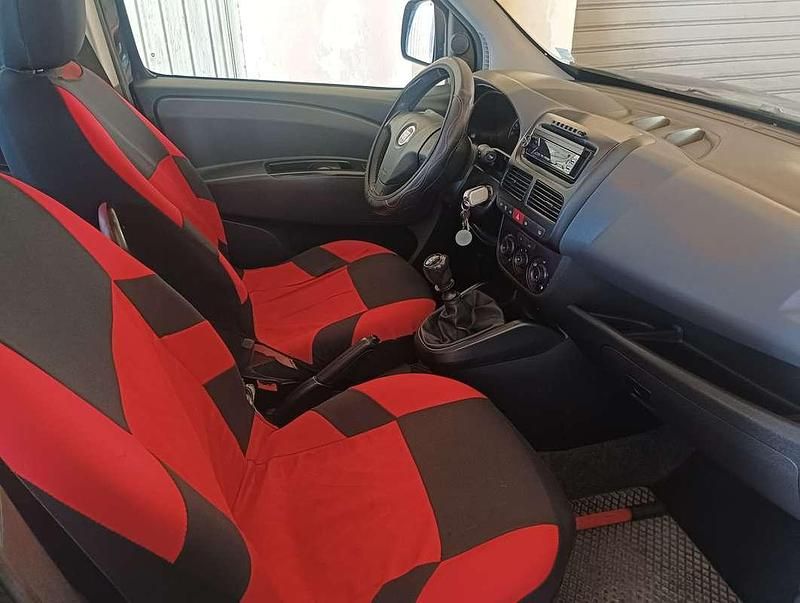 Usata Fiat Doblò Emotion 90 CV (66 kW) 2011 Rosso Monovolume