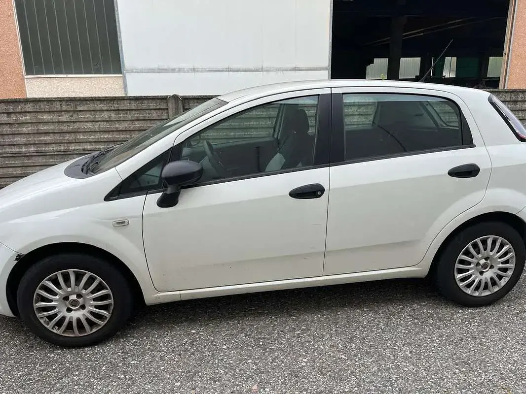 Usata Fiat Grande Punto 77 CV (56 kW) 2014 Bianco Utilitaria