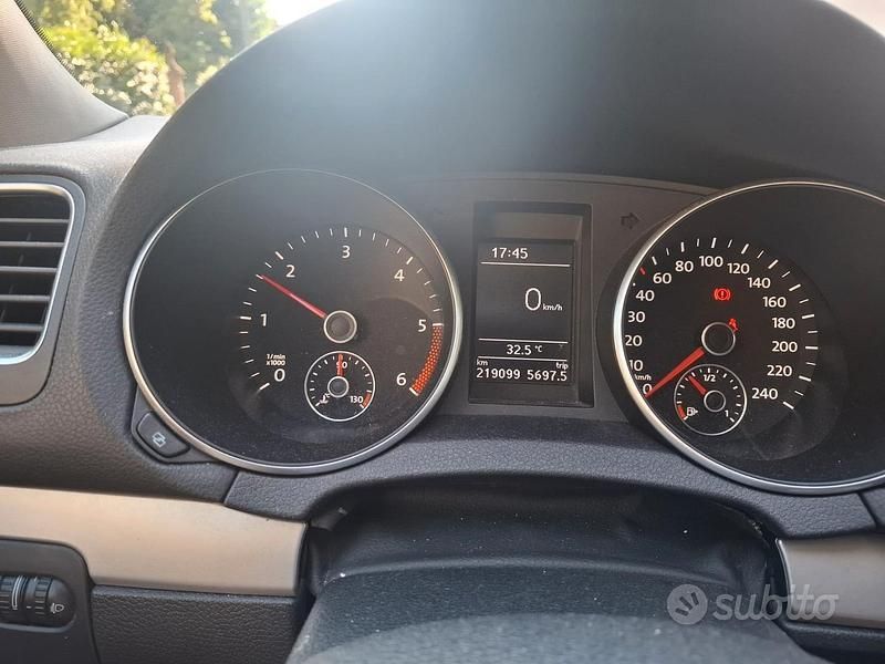 Usata VW Golf VI 102 CV (75 kW) 2011 Blu Utilitaria