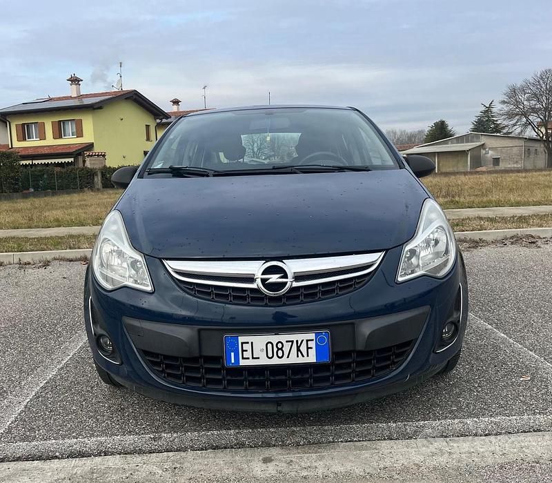 Usata Opel Corsa Cosmo 86 CV (63 kW) 2011 Blu Berlina