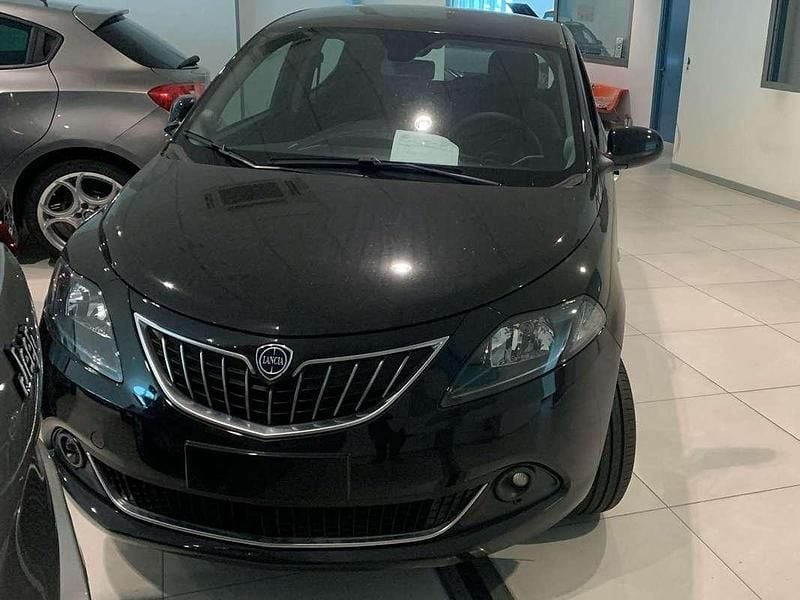 Usata Lancia Ypsilon Gold 69 CV (50 kW) 2023 Nero Utilitaria