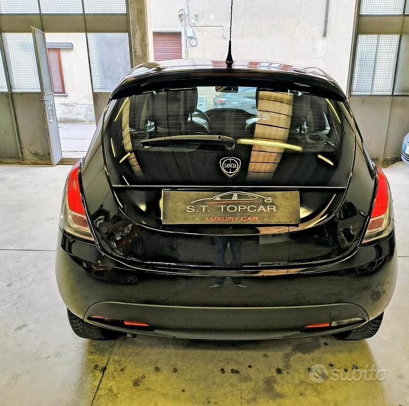 Usata Lancia Ypsilon Gold 69 CV (50 kW) 2015 Nero Utilitaria