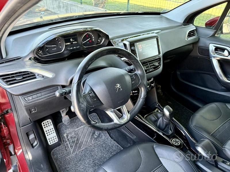 Usata Peugeot 2008 Allure 100 CV (73 kW) 2016 Rosso SUV