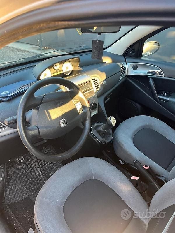 Usata Lancia Ypsilon 69 CV (50 kW) 2007 Grigio Utilitaria