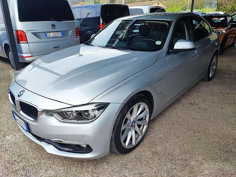 Usata BMW 330e Sport Line 184 CV (135 kW) 2017 Argento Berlina