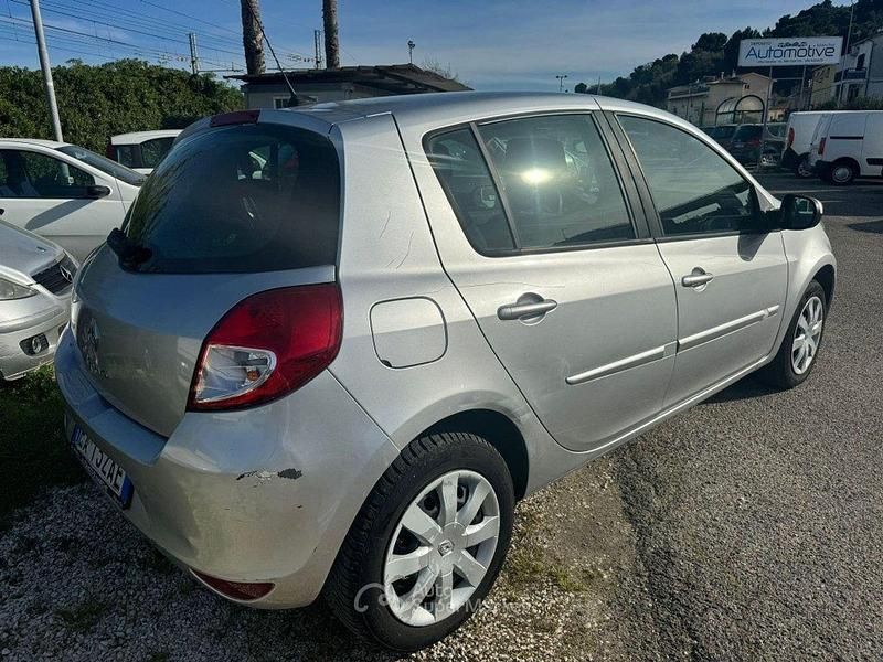 Usata Renault Clio II 75 CV (55 kW) 2010 Grigio Berlina