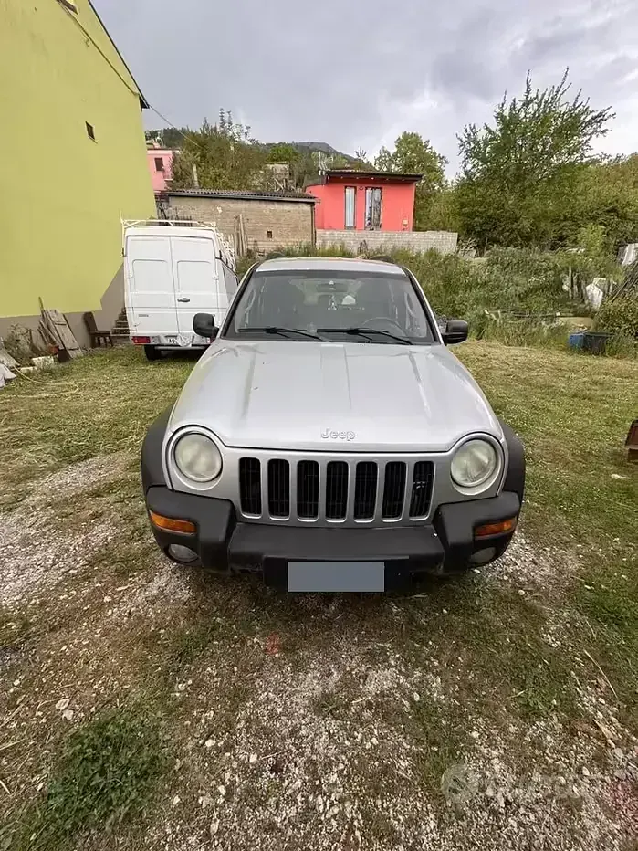 Usata Jeep Cherokee 163 CV (119 kW) 2005 SUV