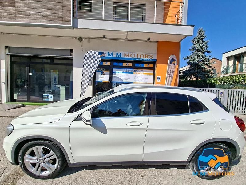Usata Mercedes GLA200 136 CV (100 kW) 2015 Bianco SUV