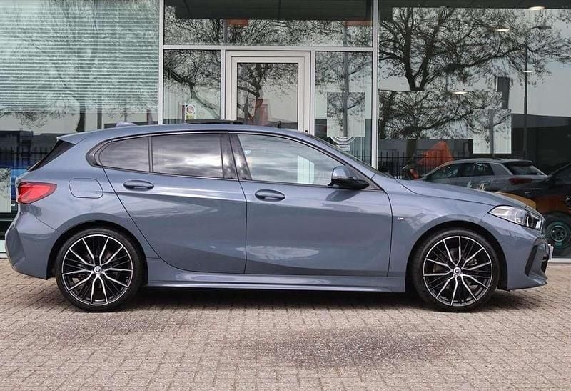 Usata BMW 118 136 CV (100 kW) 2023 Grigio Utilitaria